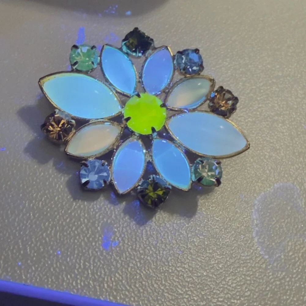 Flower Brooch Opaline Glass Rhinestone Floral Pin Gold Tone 1.5”